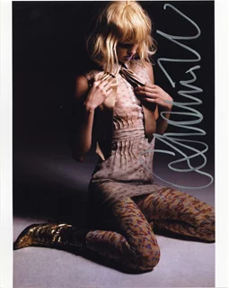 Caroline Winberg autograph