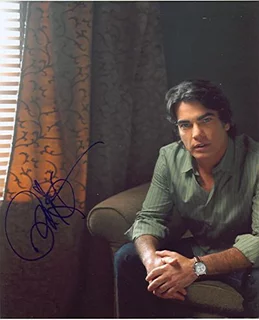 Peter Gallagher autograph