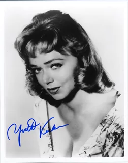 Yvette Vickers autograph
