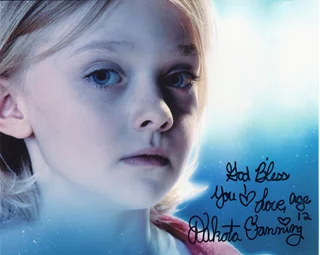 Dakota Fanning autograph