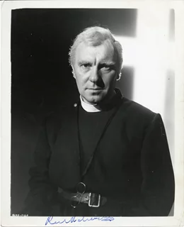 Sir Ralph Richardson autograph