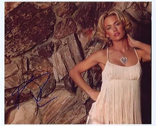 Kelly Carlson autograph