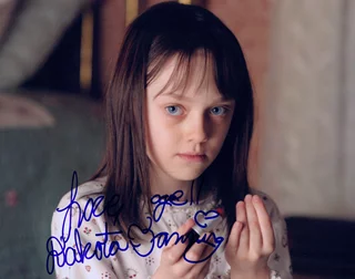 Dakota Fanning autograph
