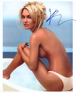 Kelly Carlson autograph