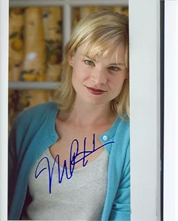 Melinda Page Hamilton autograph