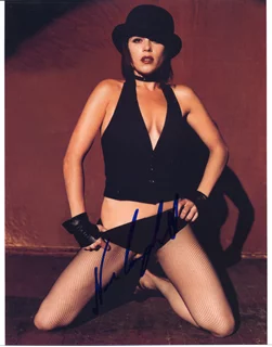 Neve Campbell autograph