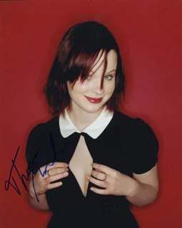 Thora Birch autograph