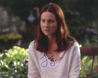 Laura Linney autograph