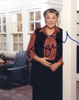Tyne Daly autograph