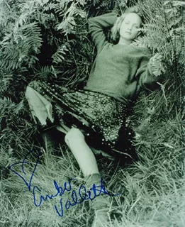 Amber Valletta autograph