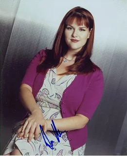 Sara Rue autograph