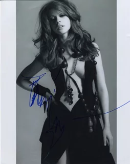 Michelle Trachtenberg autograph