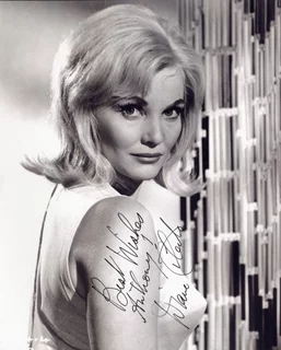 Diane Cilento autograph