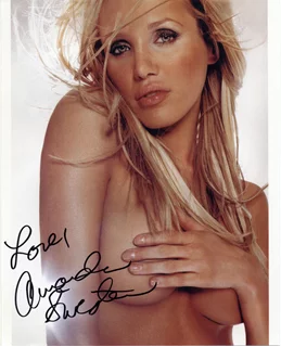Amanda Swisten autograph