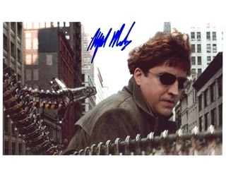 Alfred Molina autograph