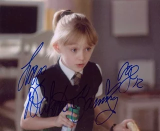 Dakota Fanning autograph