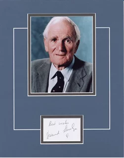 Desmond Llewelyn autograph