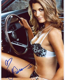 Courtney Hansen autograph