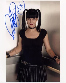 Pauley Perrette autograph