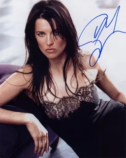 Lucy Lawless autograph