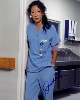 Sandra Oh autograph