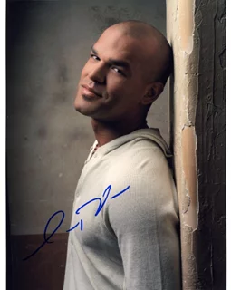 Amaury Nolasco autograph