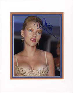 Scarlett Johansson autograph