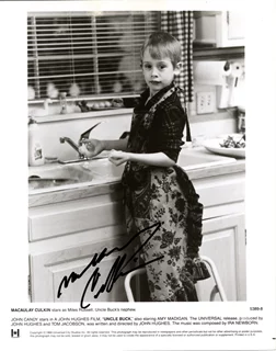 Macaulay Culkin autograph