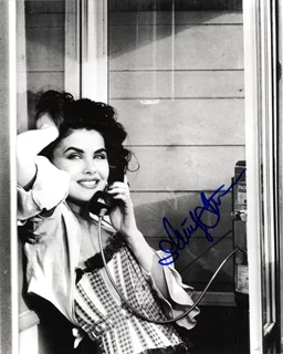 Sherilyn Fenn autograph