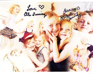 Dakota & Elle Fanning autograph