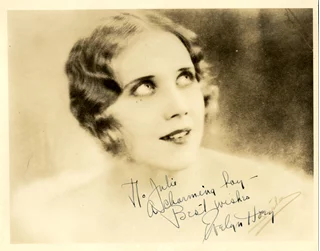 Evelyn Hoey autograph