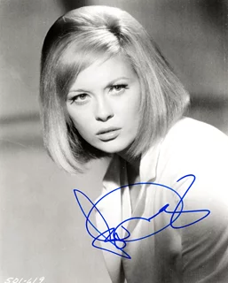 Faye Dunaway autograph