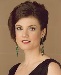 Zoe McLellan autograph