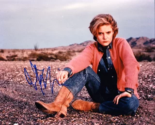 Jennifer Jason Leigh autograph