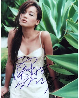 Shu Qi autograph