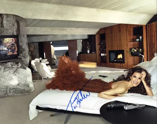 Teri Hatcher autograph