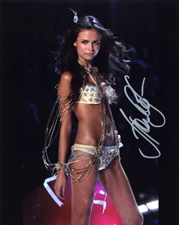 Natasha Poly autograph