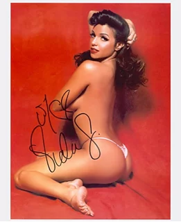Vida Guerra autograph