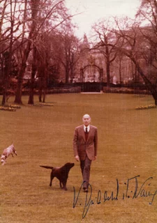 Valery Giscard d'Estaing autograph