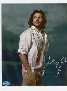 Santiago Cabrera autograph