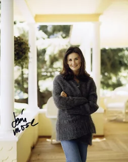 Demi Moore autograph