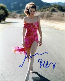 Amanda Peet autograph