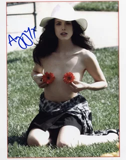 Agyness Deyn autograph