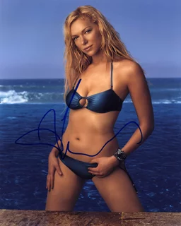 Laura Prepon autograph