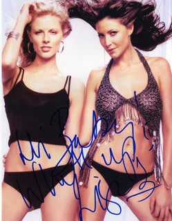 Lisa Snowdon autograph