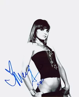 Mena Suvari autograph