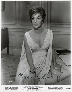 Gina Lollobrigida autograph