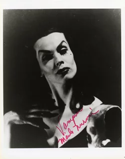 Maila Nurmi autograph