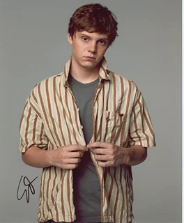 Evan Peters autograph