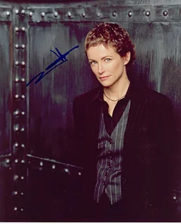 Leslie Hope autograph
